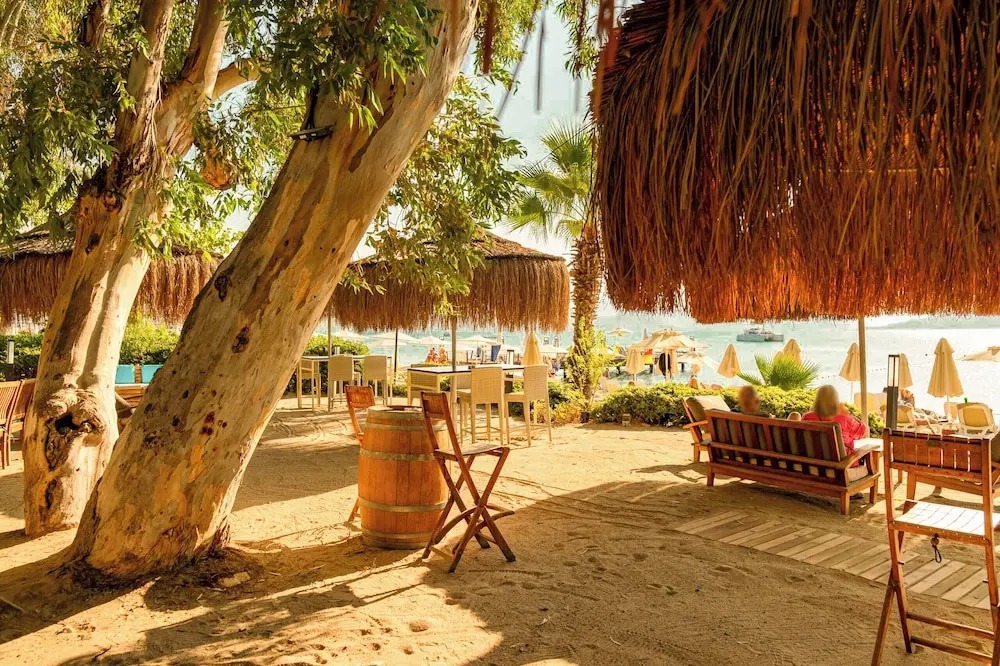 هتل تی یو آی بلو گرند آزور